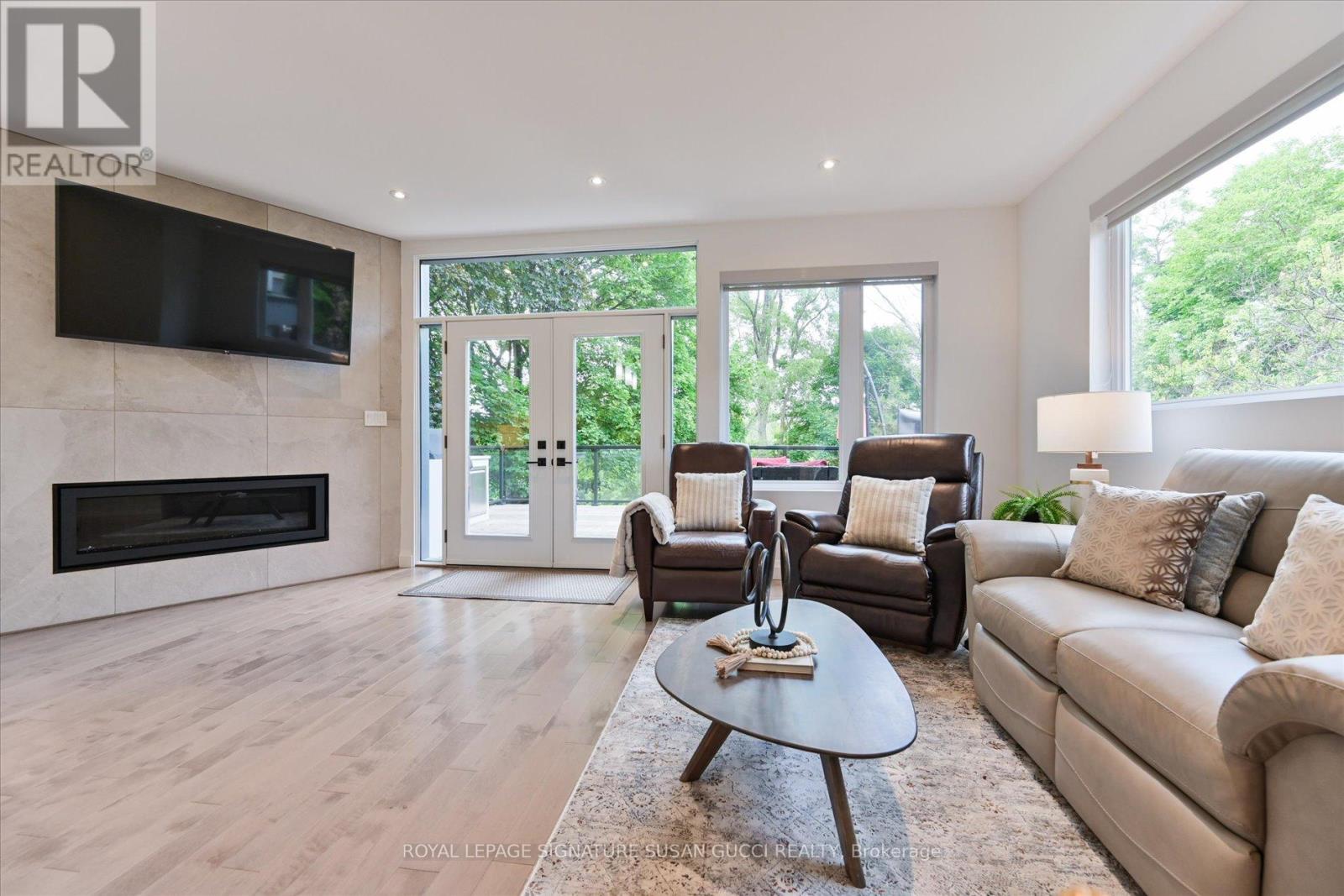 475 Donlands Avenue, Toronto, Ontario  M4J 3S4 - Photo 10 - E13458922