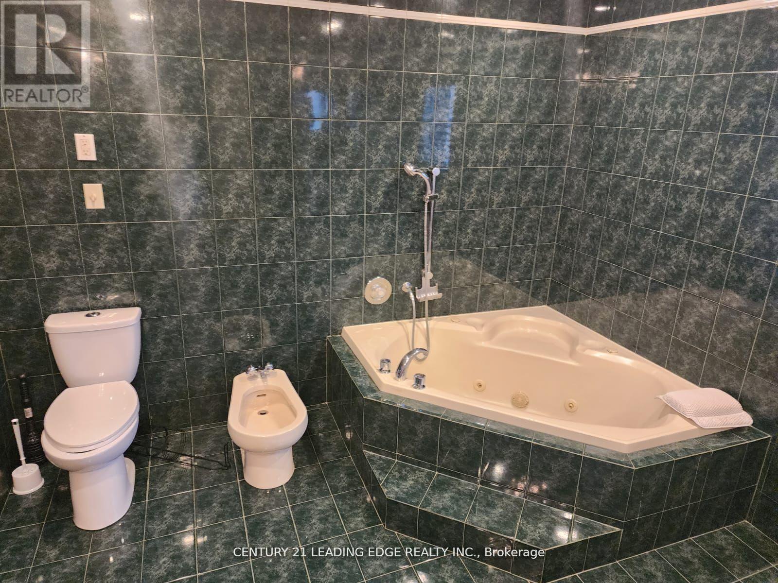 11 Westlawn Drive, Hamilton, Ontario  L9B 2J4 - Photo 11 - X13463988