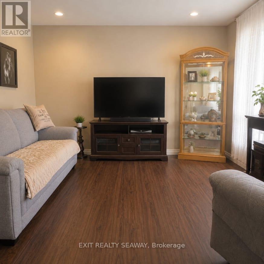 320 Balmoral Avenue, Cornwall, Ontario  K6H 3G7 - Photo 2 - X13418774