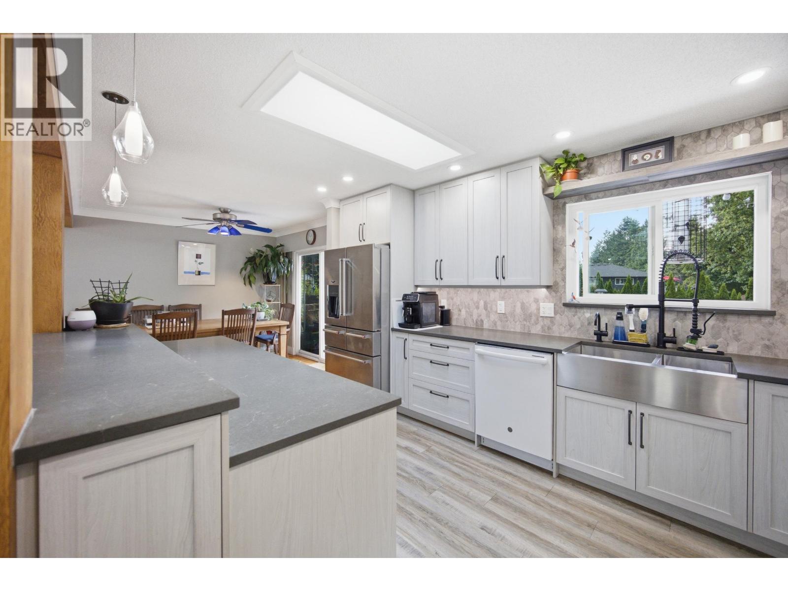 944 Tollcross Road, North Vancouver, British Columbia  V7H 2G2 - Photo 5 - R3137396