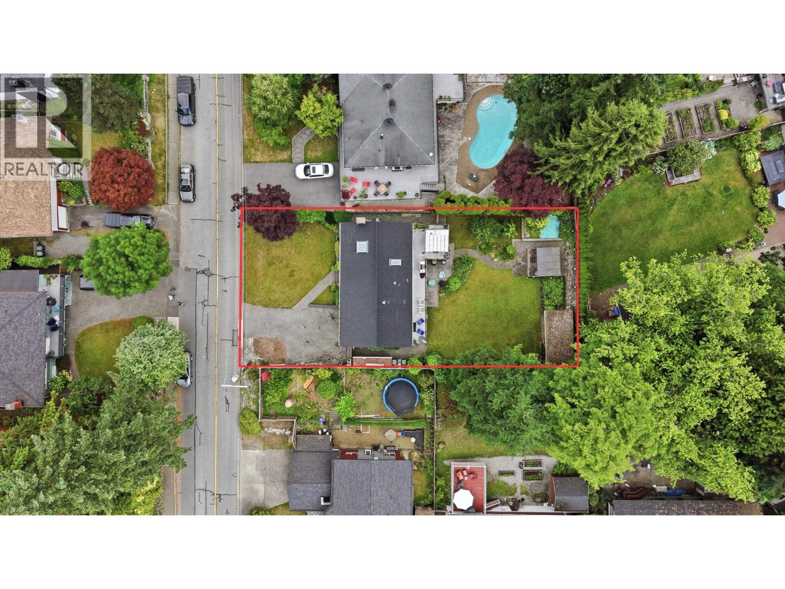 944 Tollcross Road, North Vancouver, British Columbia  V7H 2G2 - Photo 37 - R3137396