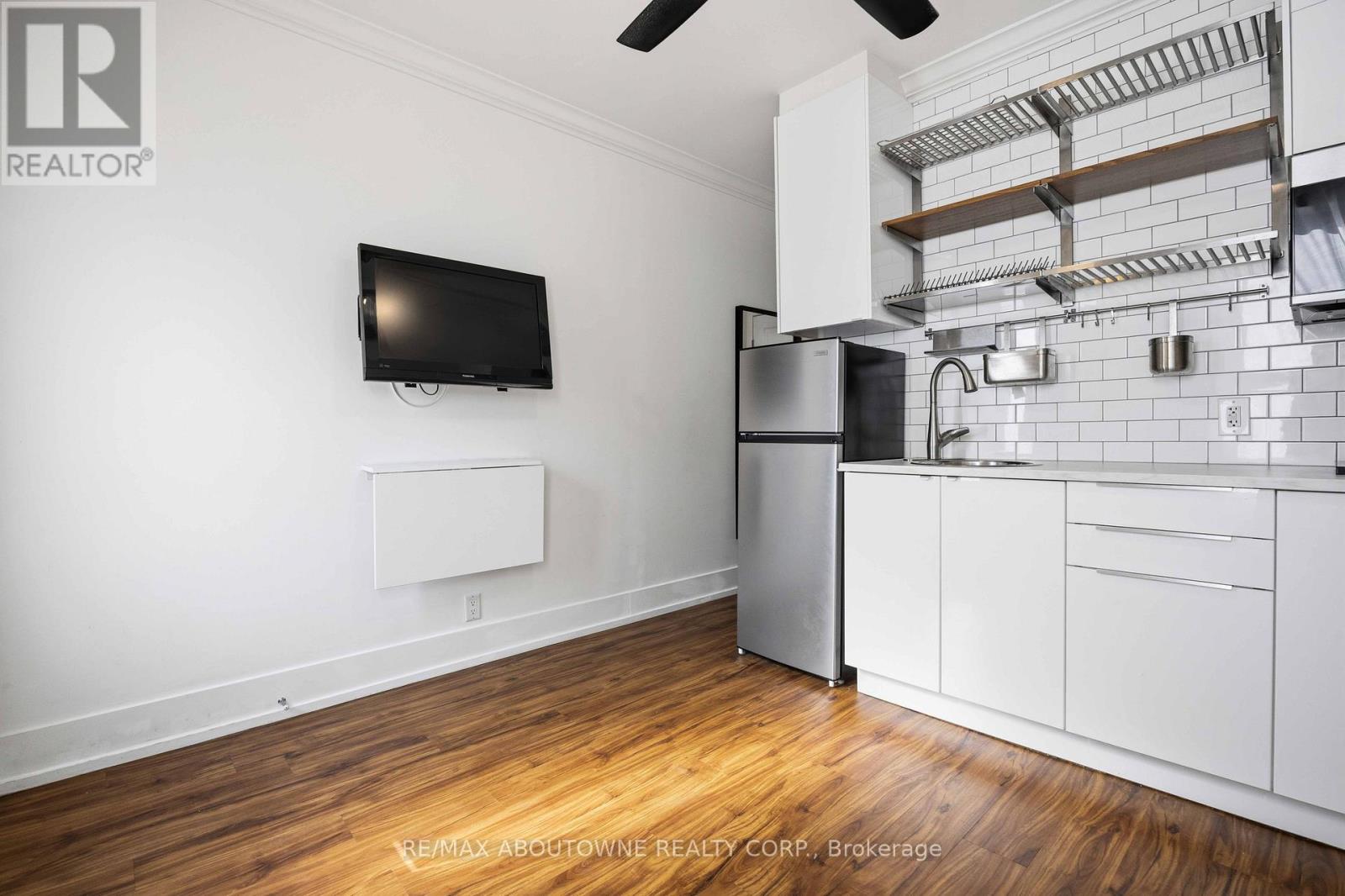 4 - 793 Pape Avenue, Toronto, Ontario  M4K 3T2 - Photo 7 - E13223070