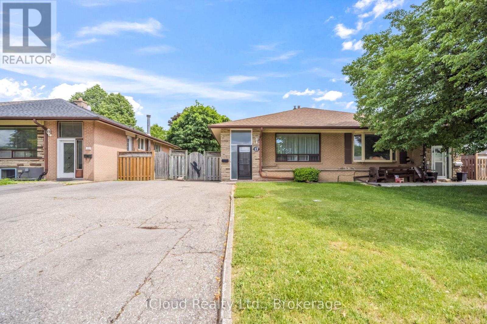 17 ALGONQUIN BOULEVARD, Brampton, Ontario