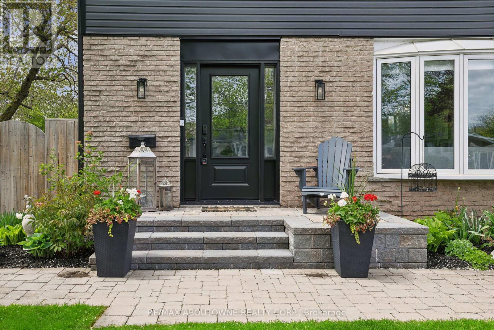441 Withnell Crescent, Oakville, Ontario  L6L 3M1 - Photo 4 - W13133318