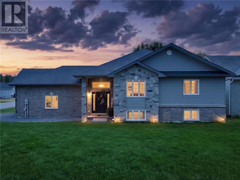3668 Keith Avenue, Chelmsford, Ontario  P0M 1L0 - Photo 2 - 2128652