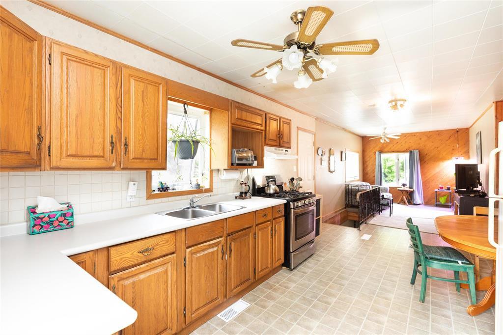 522 St Joseph Avenue, St Pierre-Jolys, Manitoba  R0A 1V0 - Photo 3 - 202614181