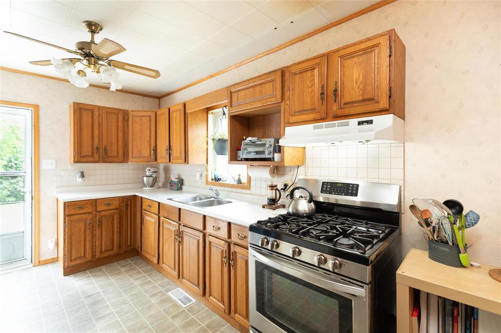 522 St Joseph Avenue, St Pierre-Jolys, Manitoba  R0A 1V0 - Photo 4 - 202614181