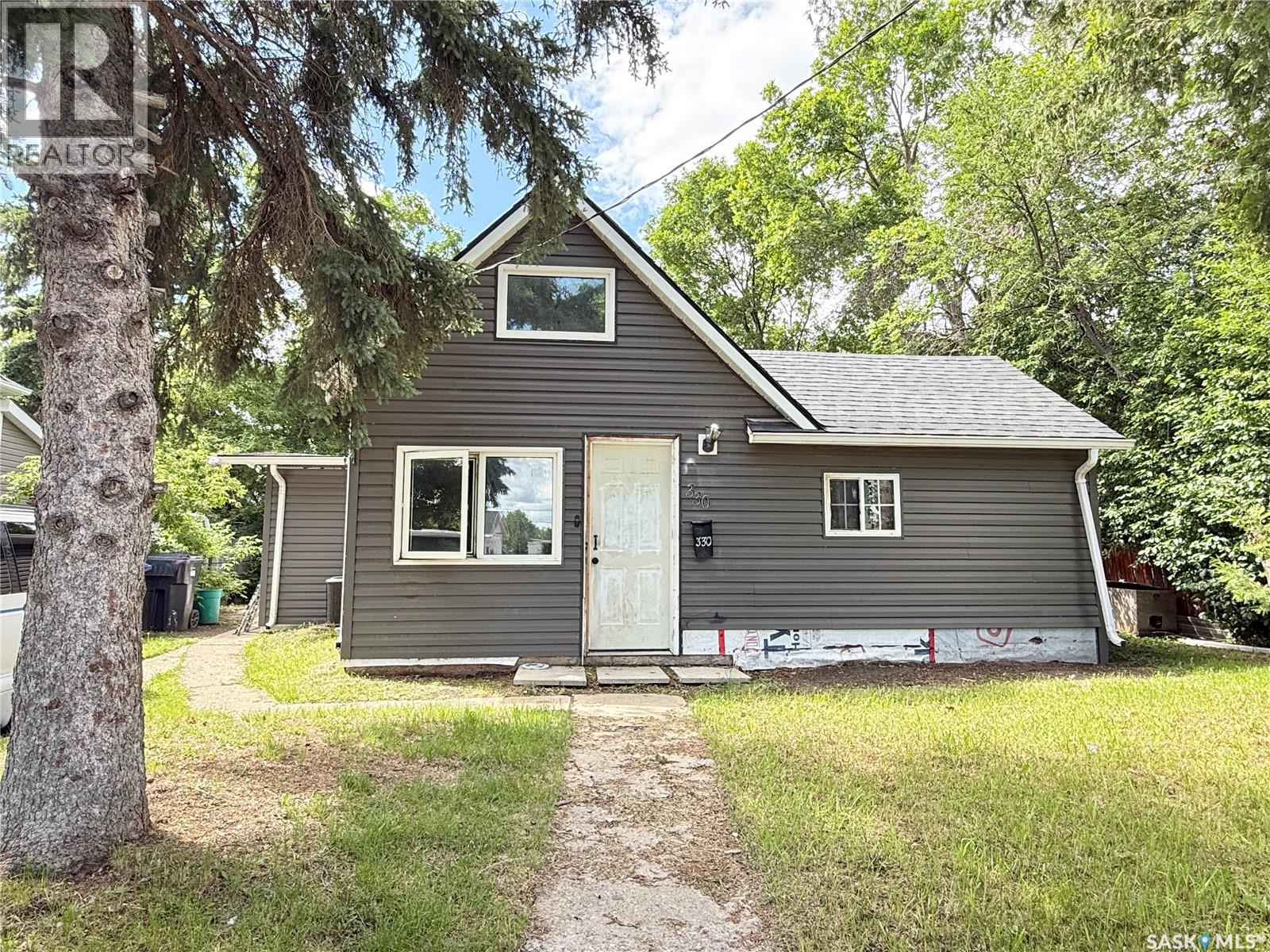 330 3rd AVENUE SE, Weyburn, Saskatchewan