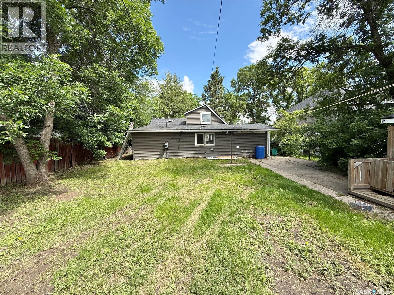 330 3rd Avenue Se, Weyburn, Saskatchewan  S4H 1X4 - Photo 14 - SK040004