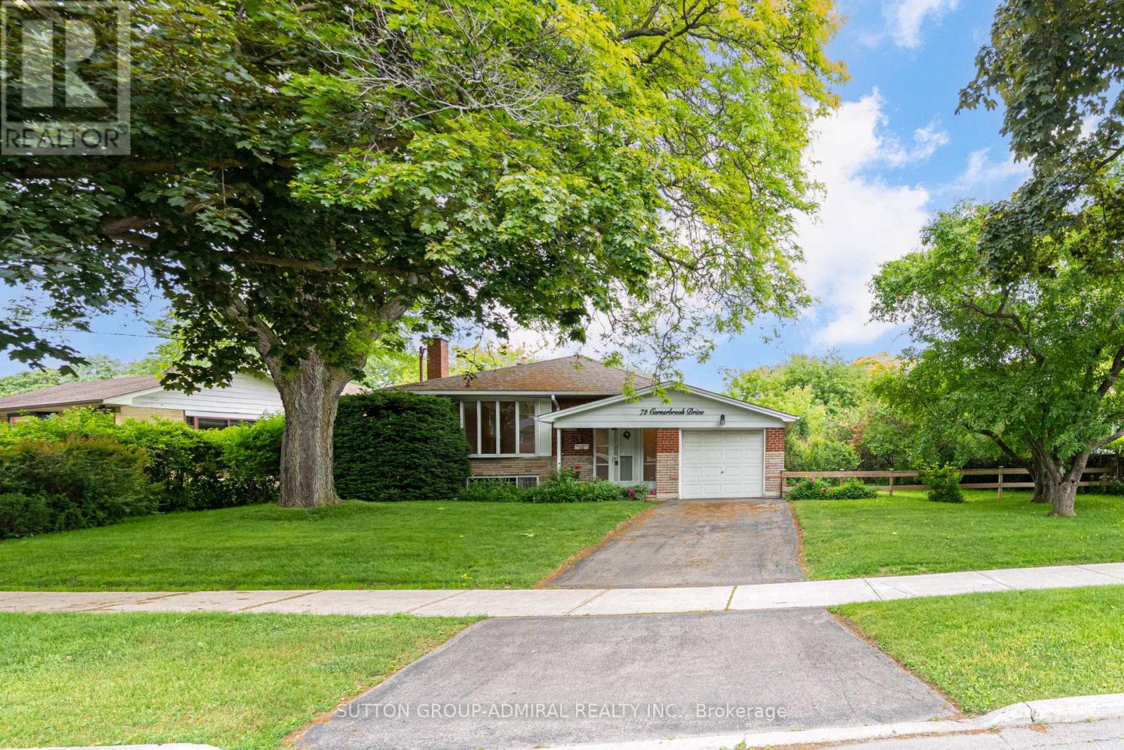 <div class="slider-price">$1,049,999</div><p>72 Cornerbrook Drive, Toronto, Ontario</p>