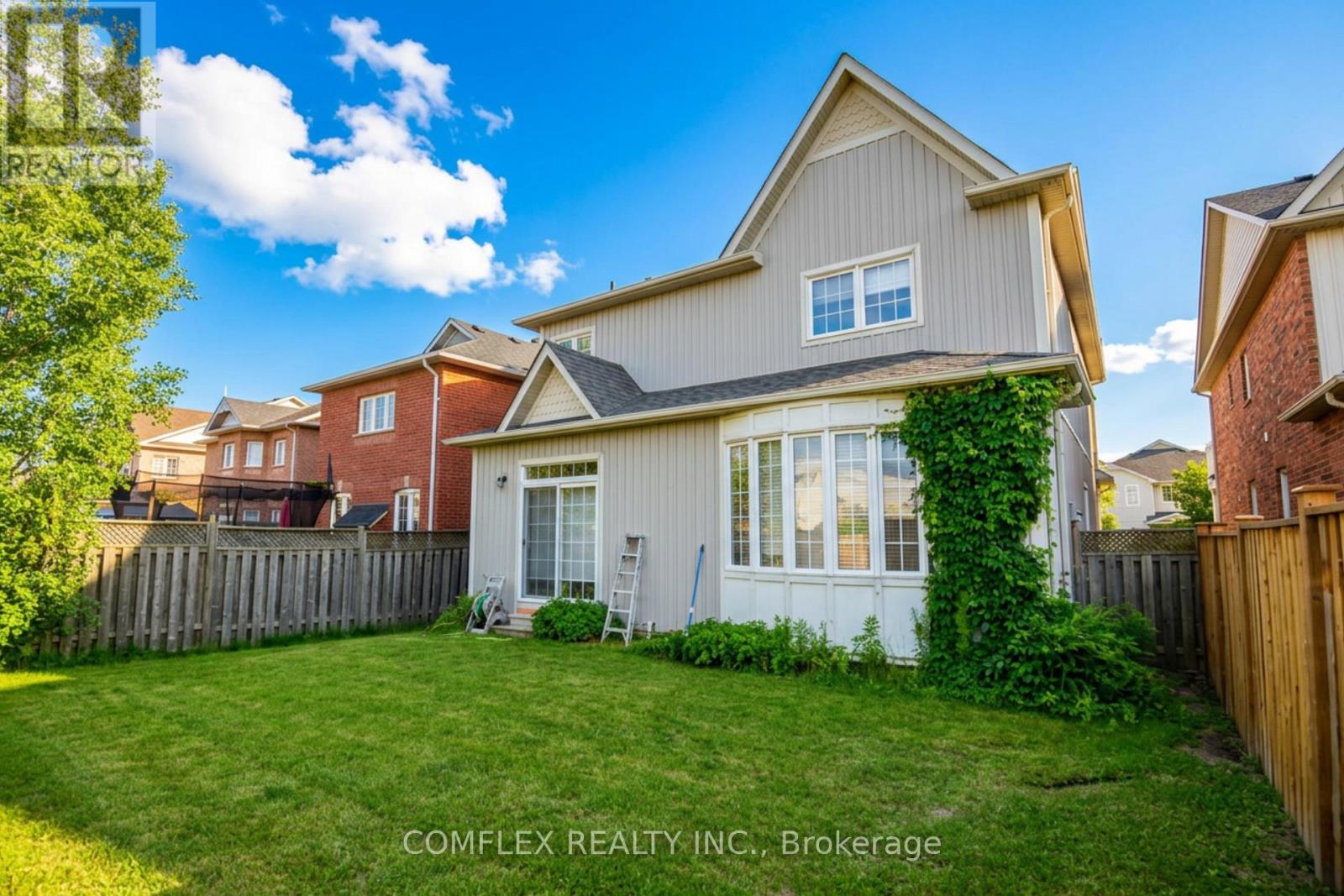 19 Kinross Avenue, Whitby, Ontario  L1M 2C8 - Photo 3 - E13464048