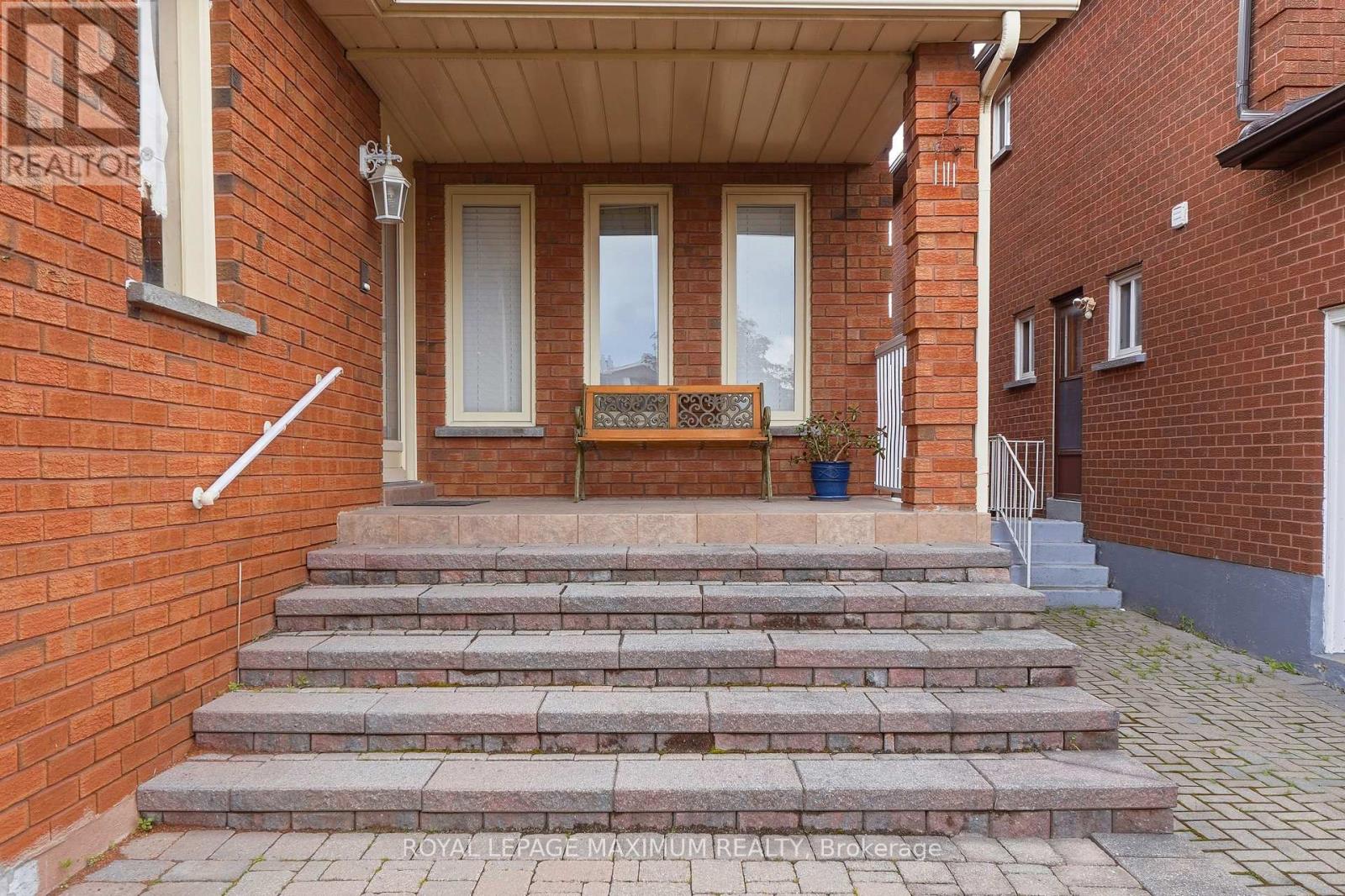 21 Diamond Street, Vaughan, Ontario  L4L 6H7 - Photo 3 - N13464084