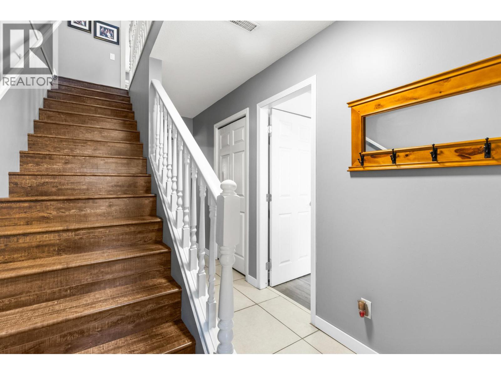 222 Biggar Road, Kelowna, British Columbia  V1V 1S4 - Photo 3 - 10391066