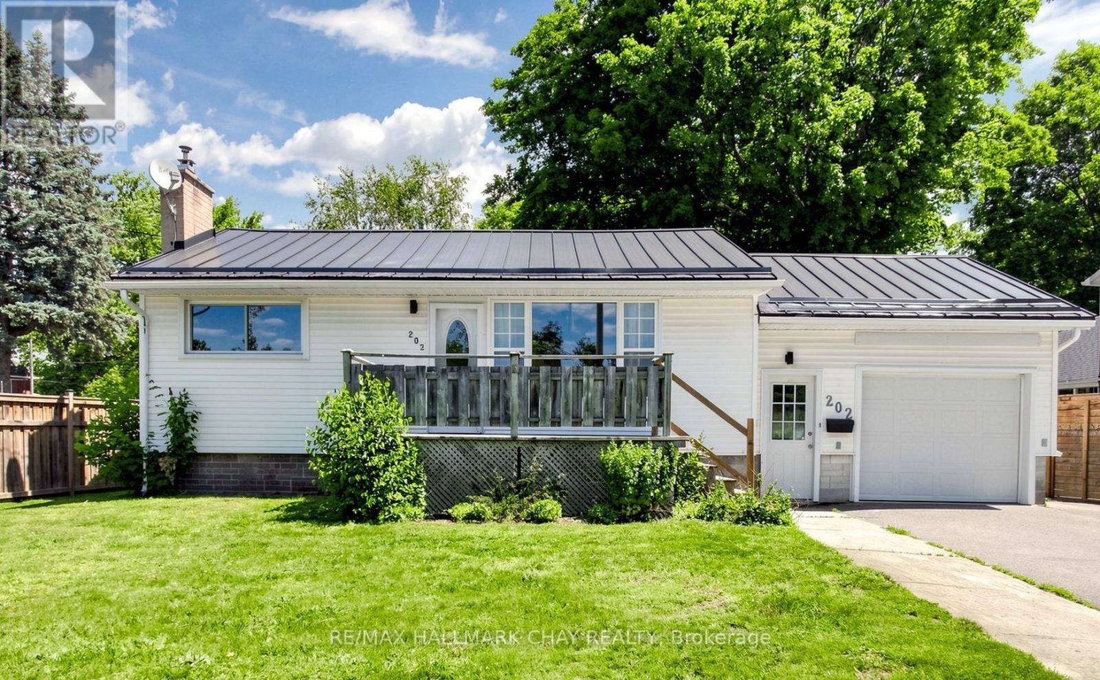 202 Cherry Street, Clearview, Ontario  L0M 1S0 - Photo 2 - S13463998
