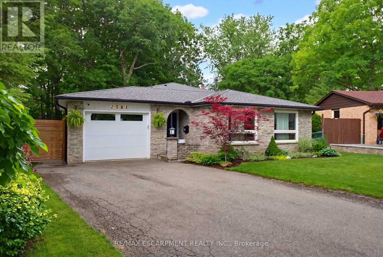 2381 PEART COURT, Burlington, Ontario
