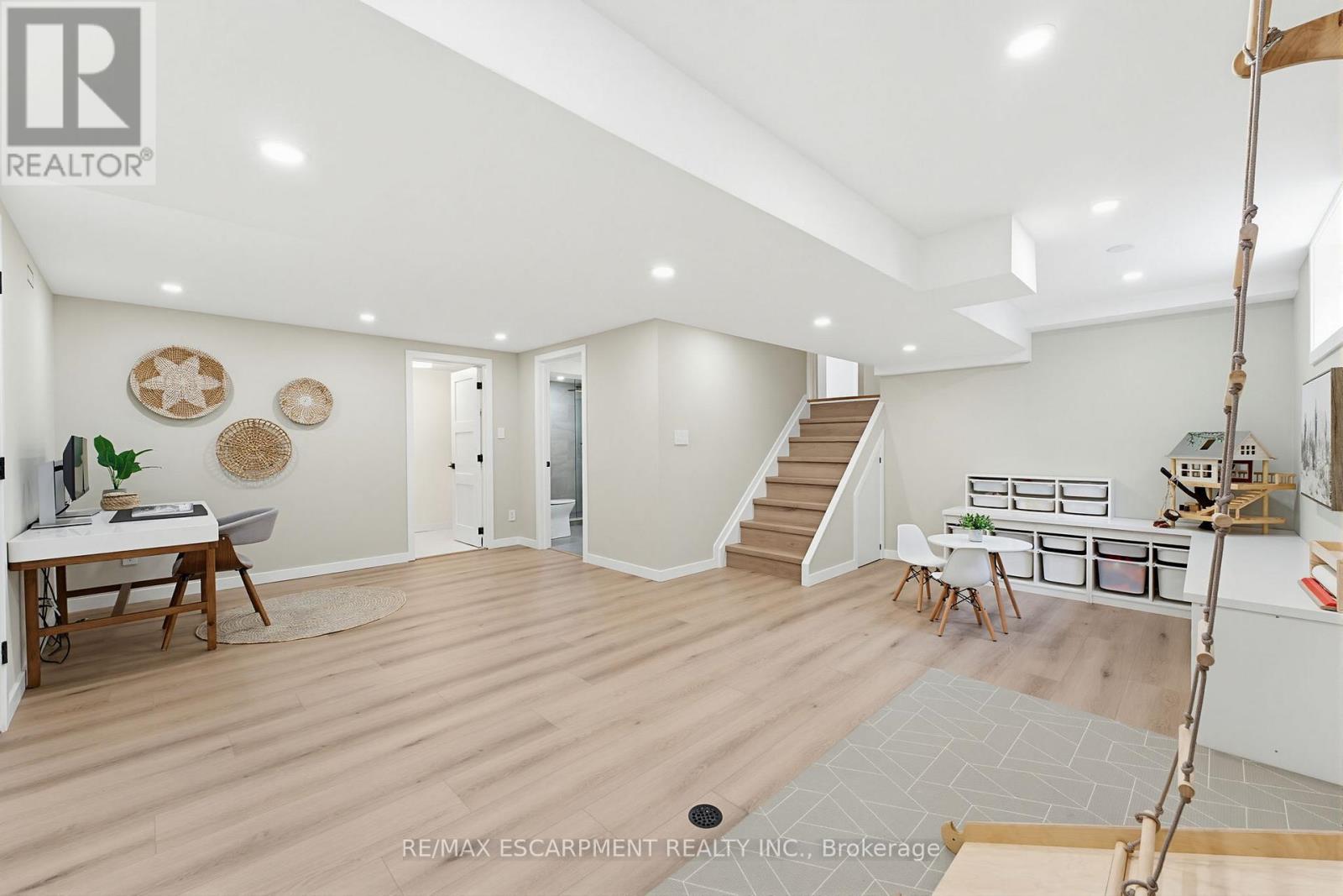 2381 Peart Court, Burlington, Ontario  L7P 2V4 - Photo 23 - W13464010