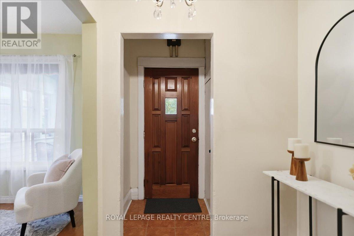 115 Priscilla Avenue, Toronto, Ontario M6S 3W4 - Photo 2 - W13464014