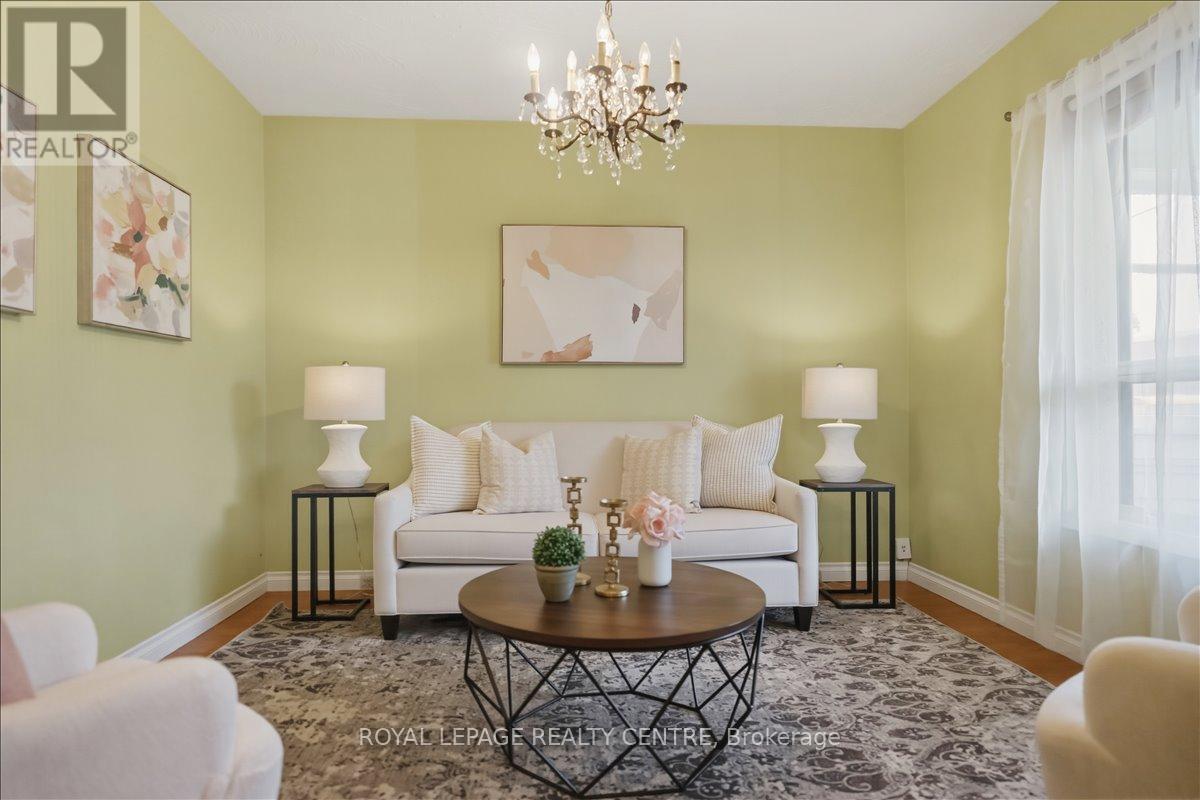 115 Priscilla Avenue, Toronto, Ontario M6S 3W4 - Photo 3 - W13464014