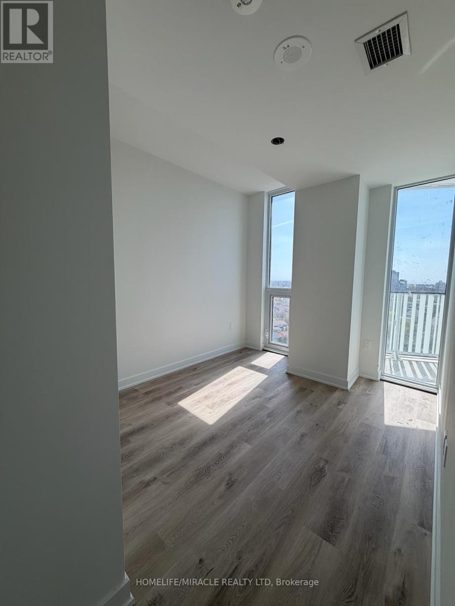 1002 - 1 Fairview Road, Mississauga, Ontario  L5A 4C6 - Photo 4 - W13464070