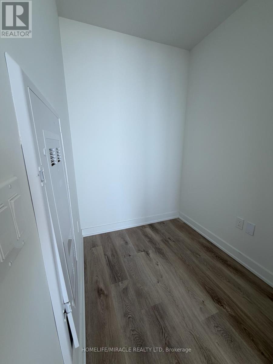 1002 - 1 Fairview Road, Mississauga, Ontario  L5A 4C6 - Photo 6 - W13464070