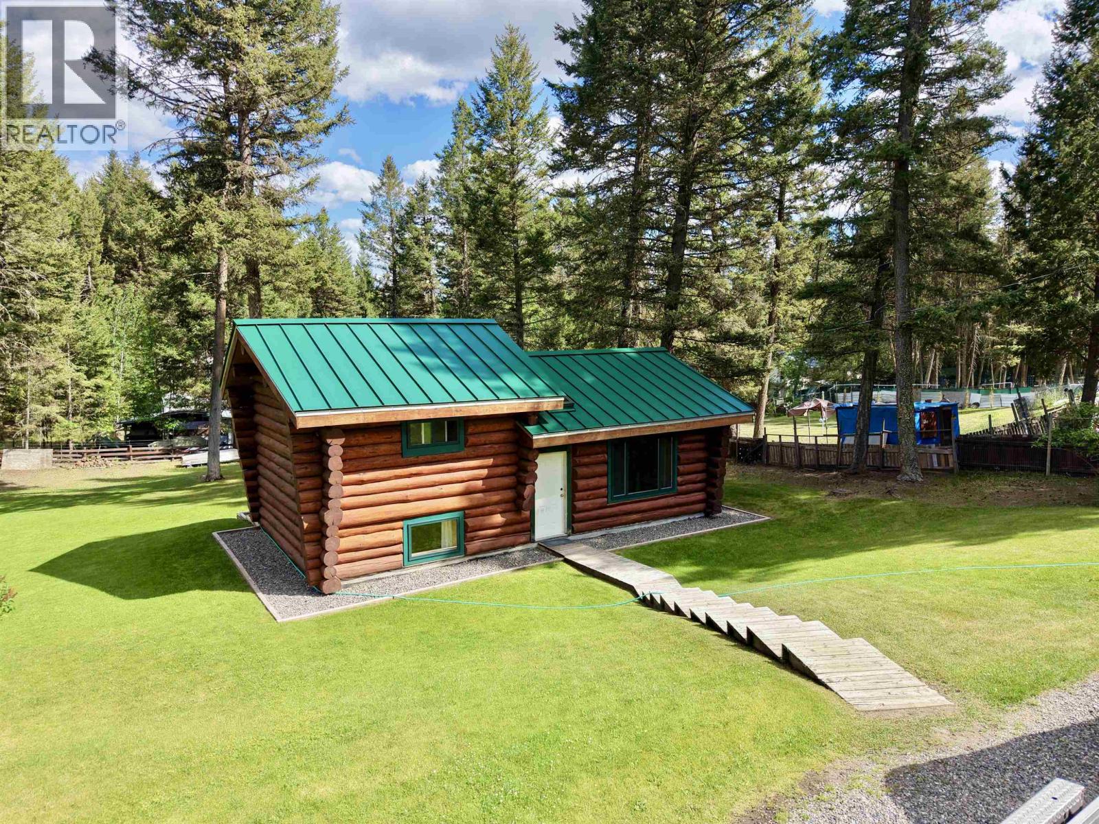 4895 MEESQUONO TRAIL, 108 Mile Ranch, British Columbia