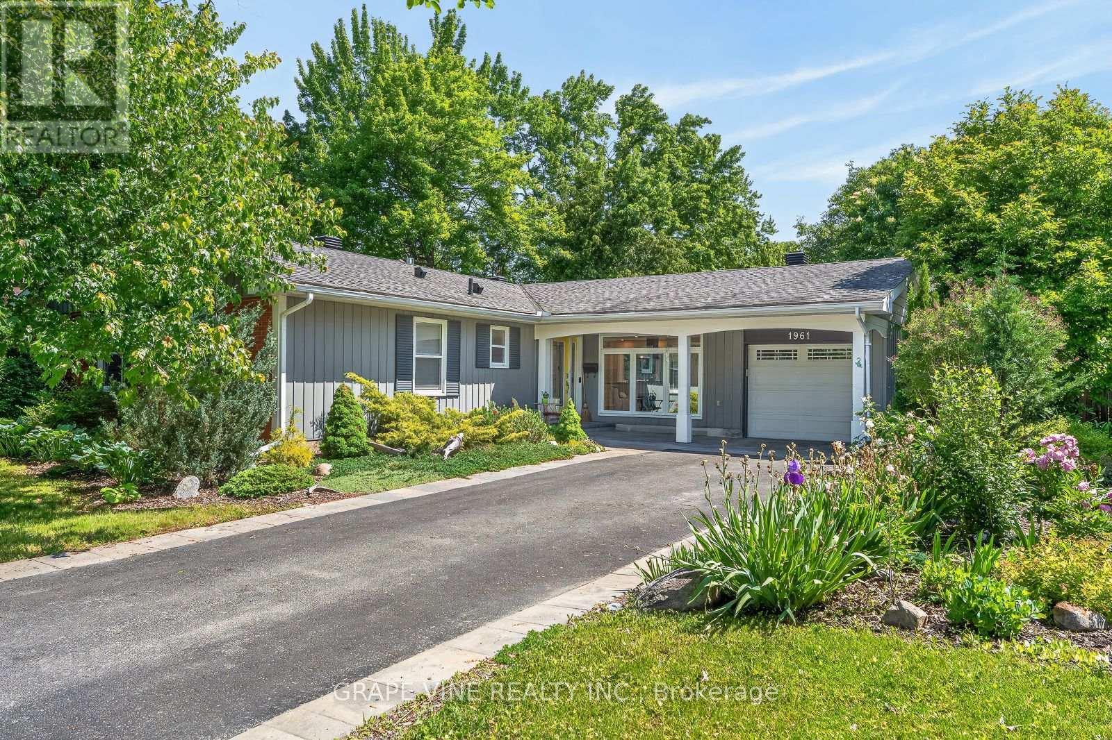1961 OAKDEAN CRESCENT, Ottawa, Ontario