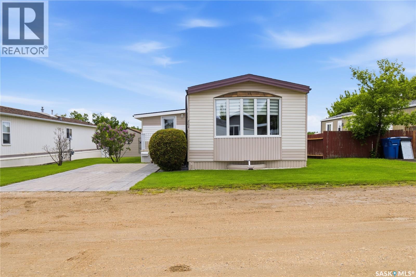 204 Cypress Way, Blucher Rm No. 343, Saskatchewan  S7B 0A4 - Photo 2 - SK040006