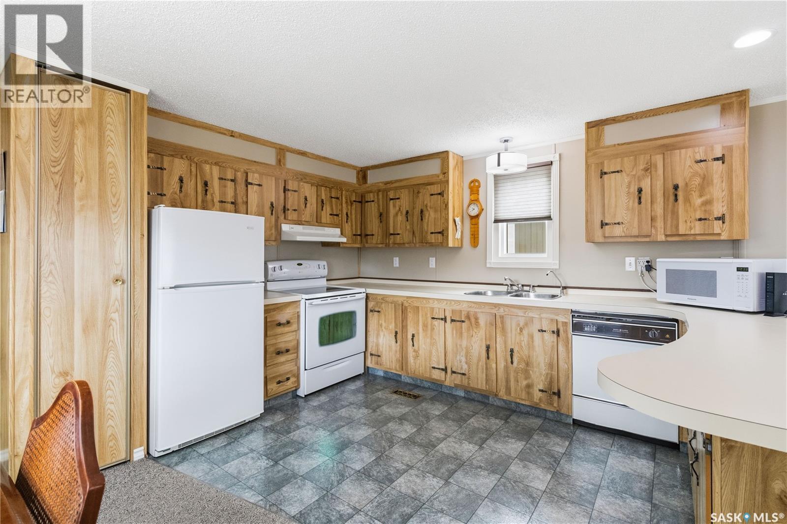 204 Cypress Way, Blucher Rm No. 343, Saskatchewan  S7B 0A4 - Photo 3 - SK040006