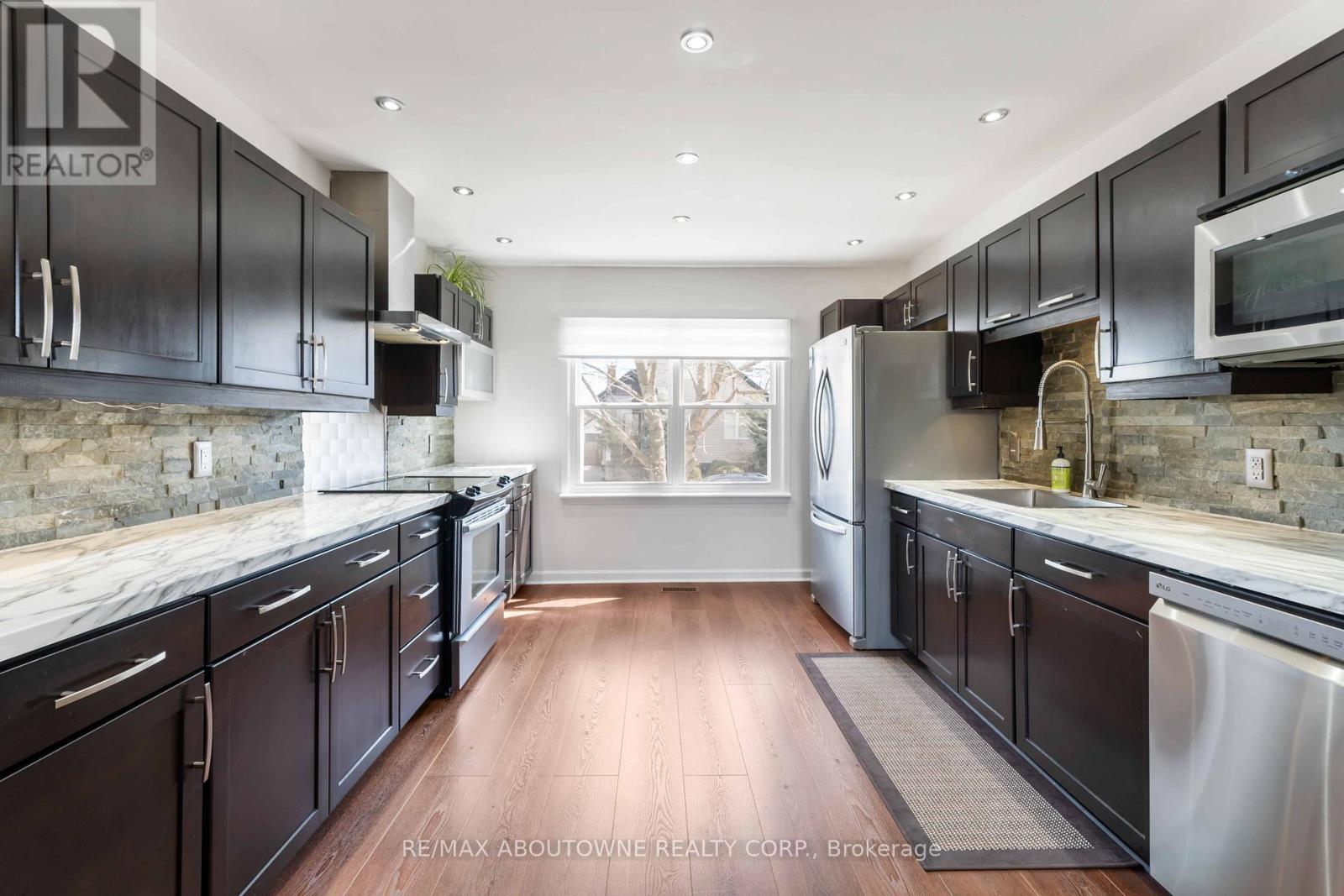 54 Weir Street S, Hamilton, Ontario  L8K 3A4 - Photo 11 - X12981768