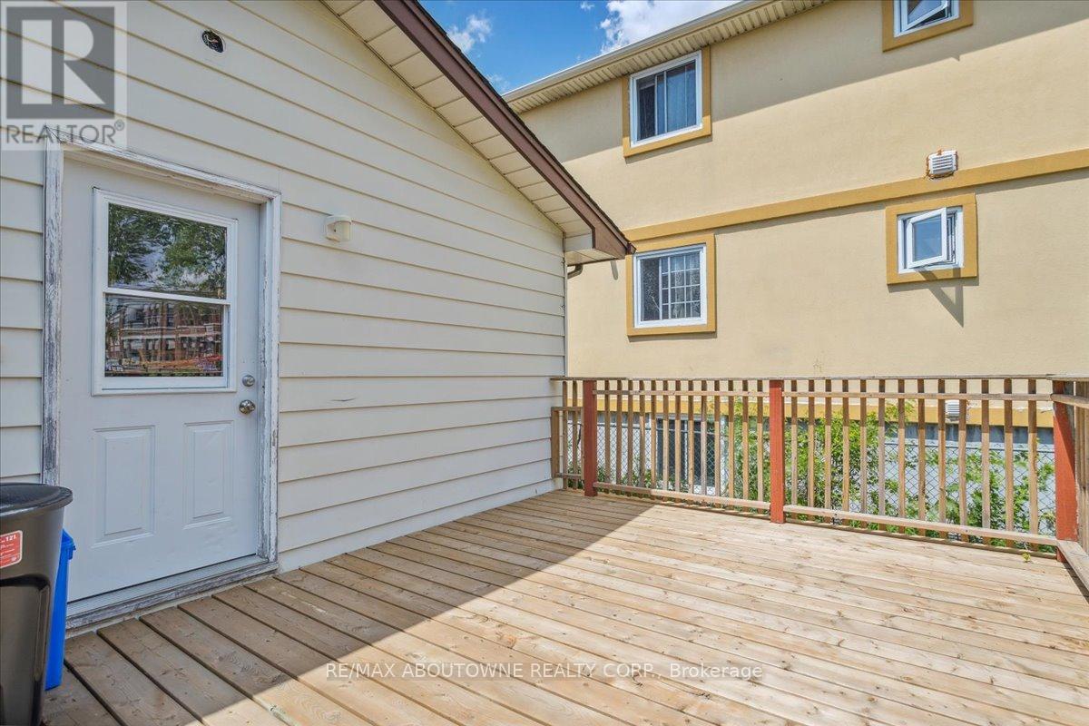 26 Vine Street, St. Catharines, Ontario  L2M 4T2 - Photo 24 - X13458552