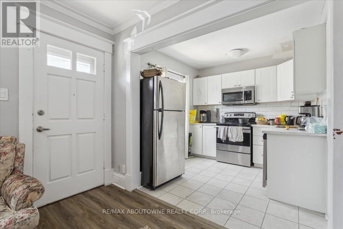 26 Vine Street, St. Catharines, Ontario  L2M 4T2 - Photo 6 - X13458552