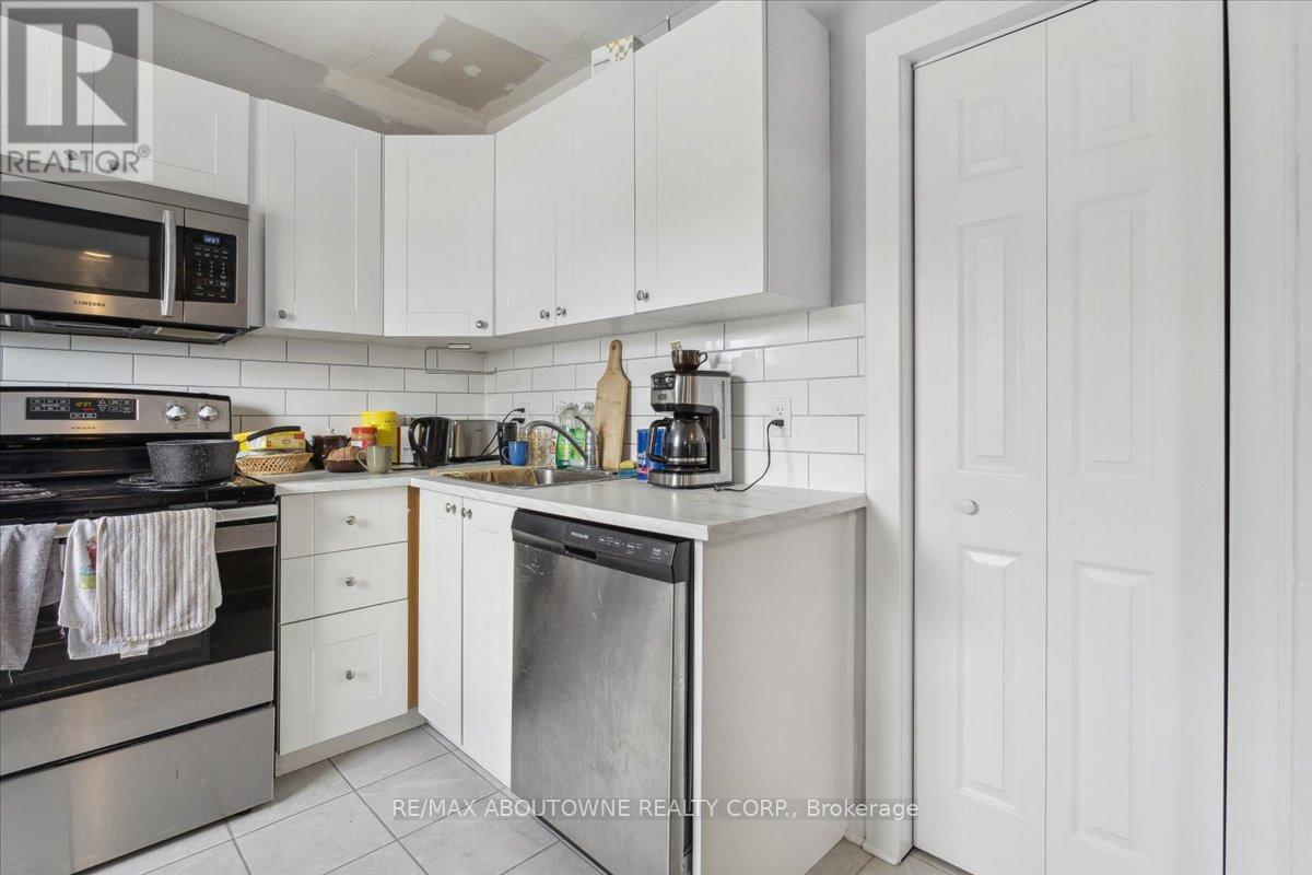 26 Vine Street, St. Catharines, Ontario  L2M 4T2 - Photo 9 - X13458552