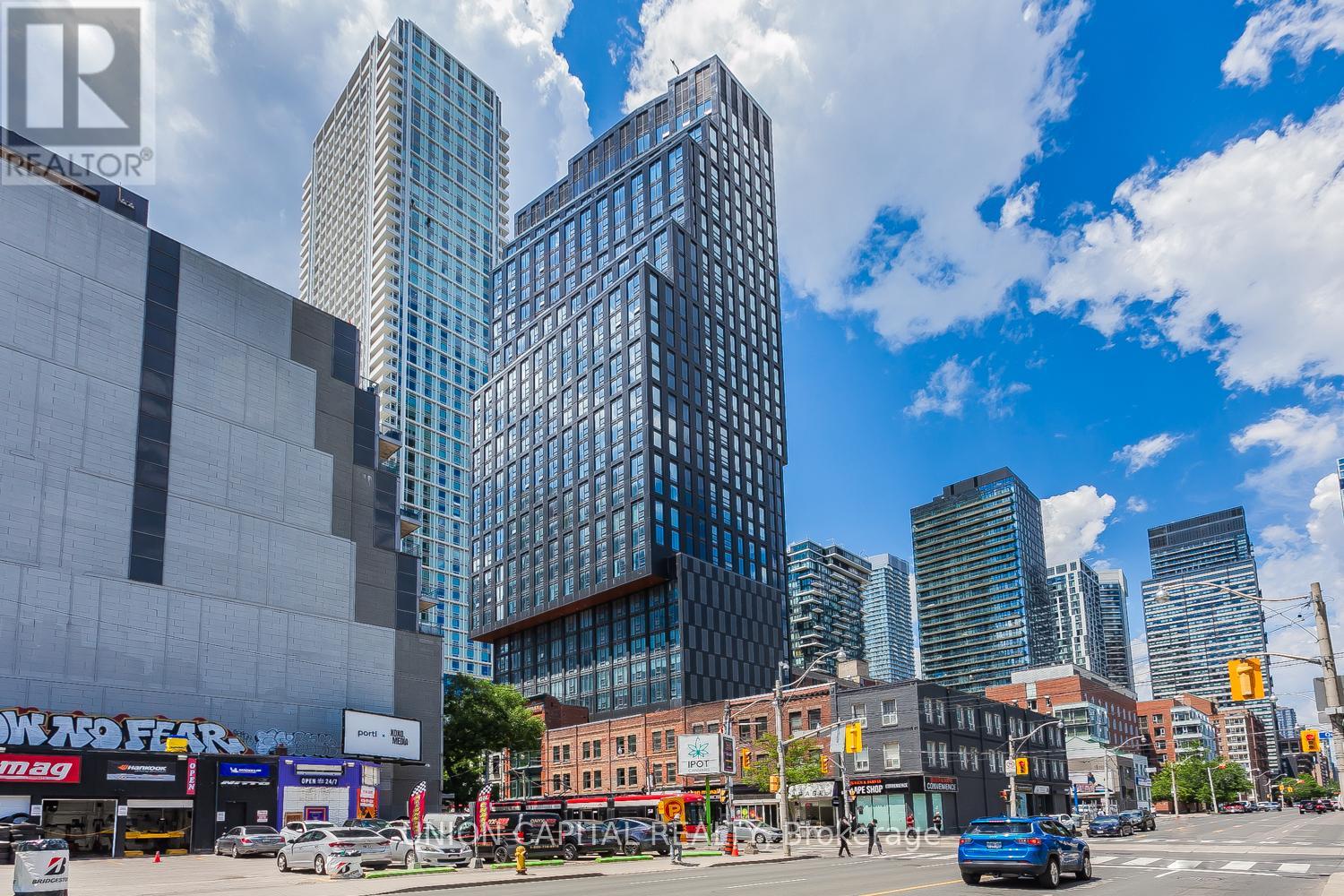 909 - 100 QUEEN STREET, Toronto, Ontario