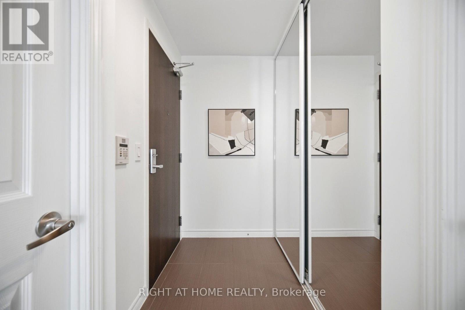 #2511 - 19 Grand Trunk Crescent, Toronto, Ontario  M5J 3A3 - Photo 10 - C13464224