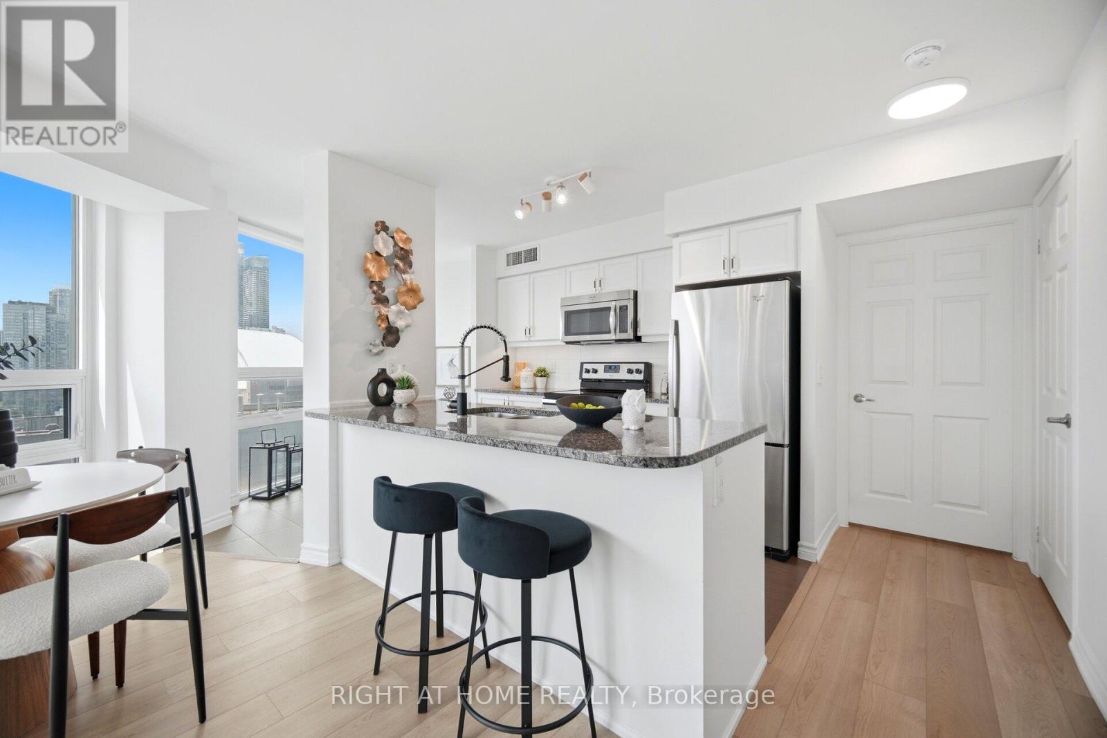 #2511 - 19 Grand Trunk Crescent, Toronto, Ontario  M5J 3A3 - Photo 16 - C13464224