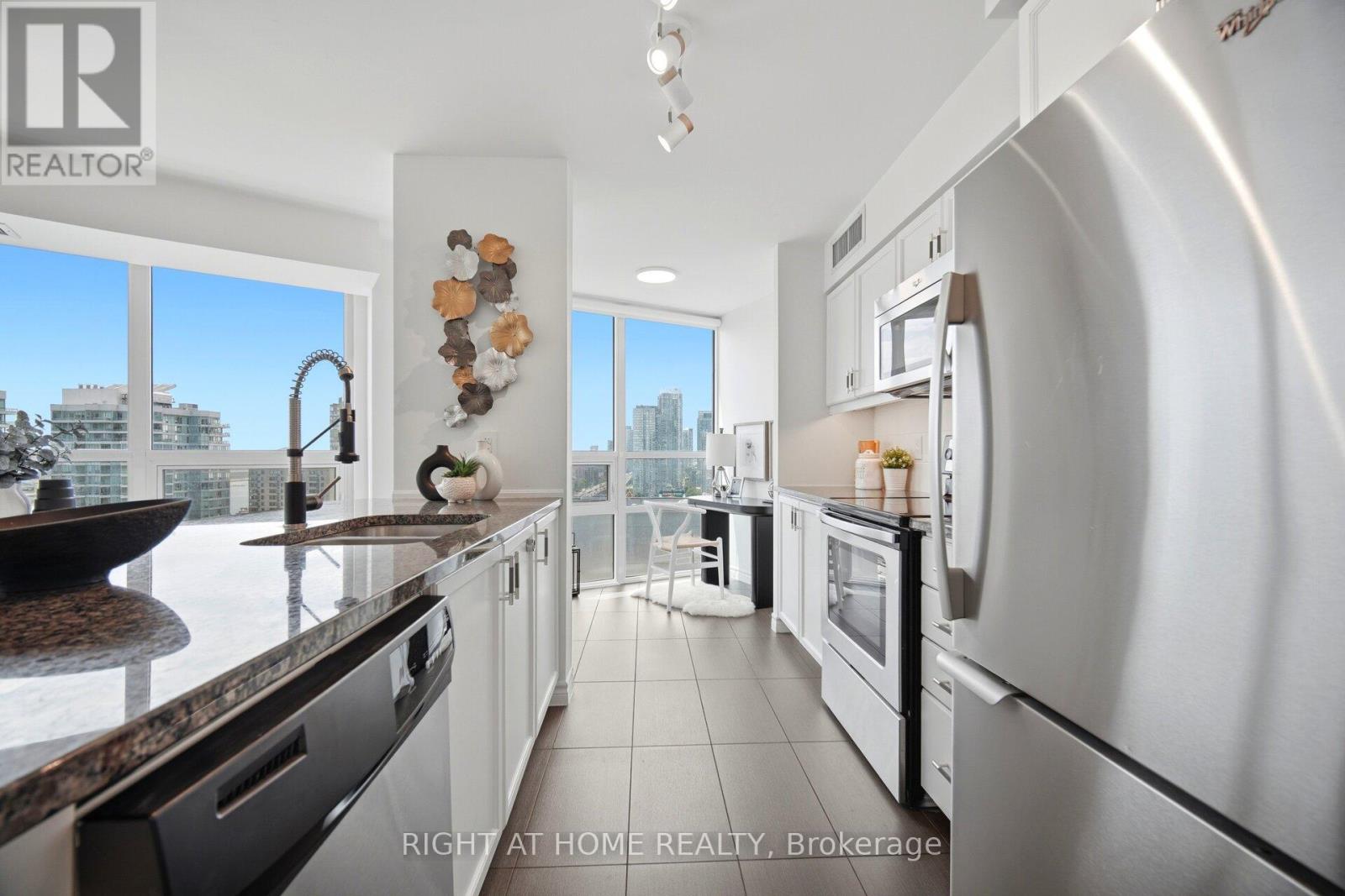 #2511 - 19 Grand Trunk Crescent, Toronto, Ontario  M5J 3A3 - Photo 18 - C13464224