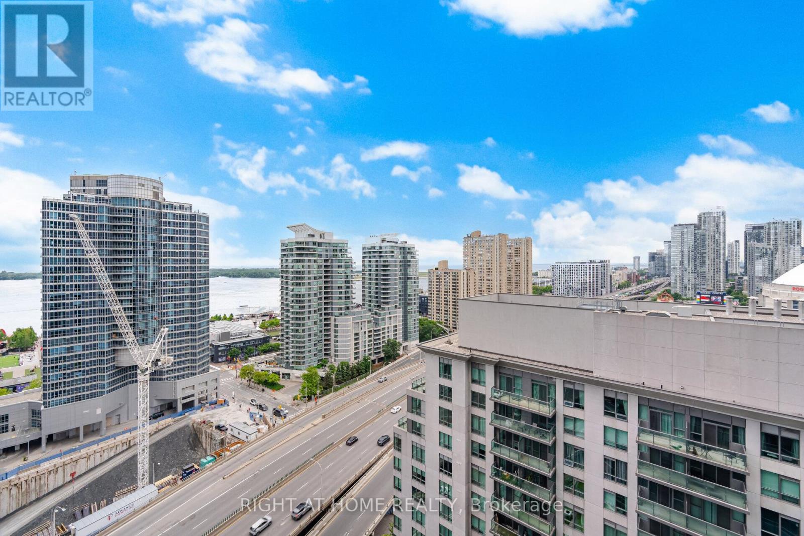 #2511 - 19 Grand Trunk Crescent, Toronto, Ontario  M5J 3A3 - Photo 37 - C13464224