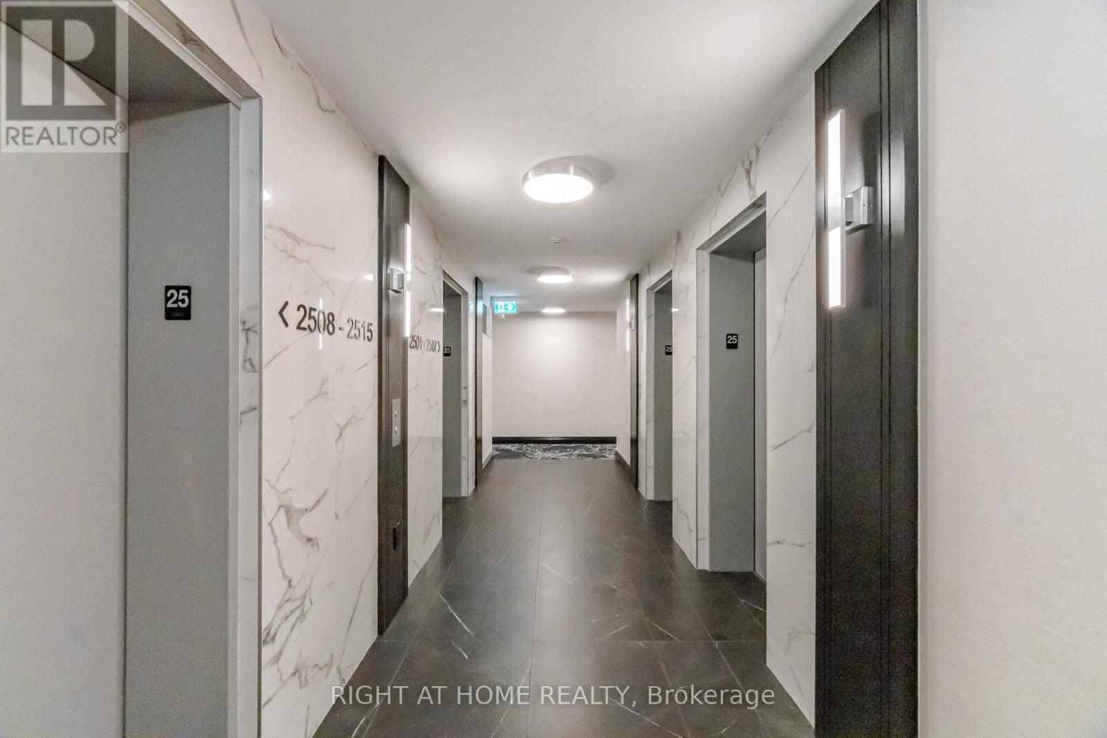 #2511 - 19 Grand Trunk Crescent, Toronto, Ontario  M5J 3A3 - Photo 8 - C13464224