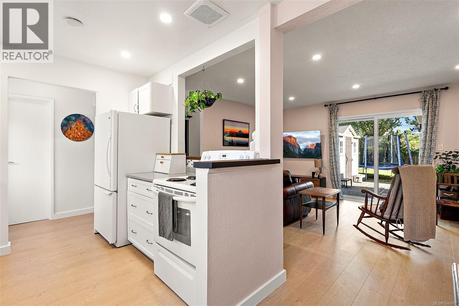 10 7675 East Saanich Rd, Central Saanich, British Columbia  V8M 1L9 - Photo 3 - 1040887