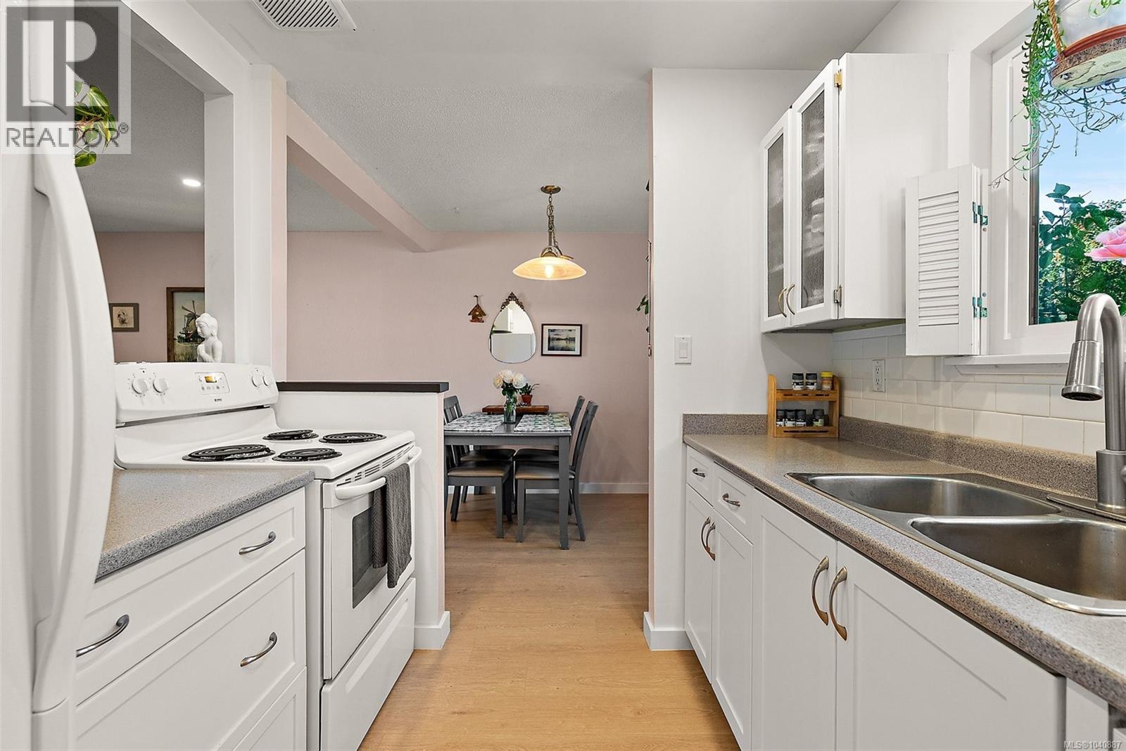 10 7675 East Saanich Rd, Central Saanich, British Columbia  V8M 1L9 - Photo 5 - 1040887