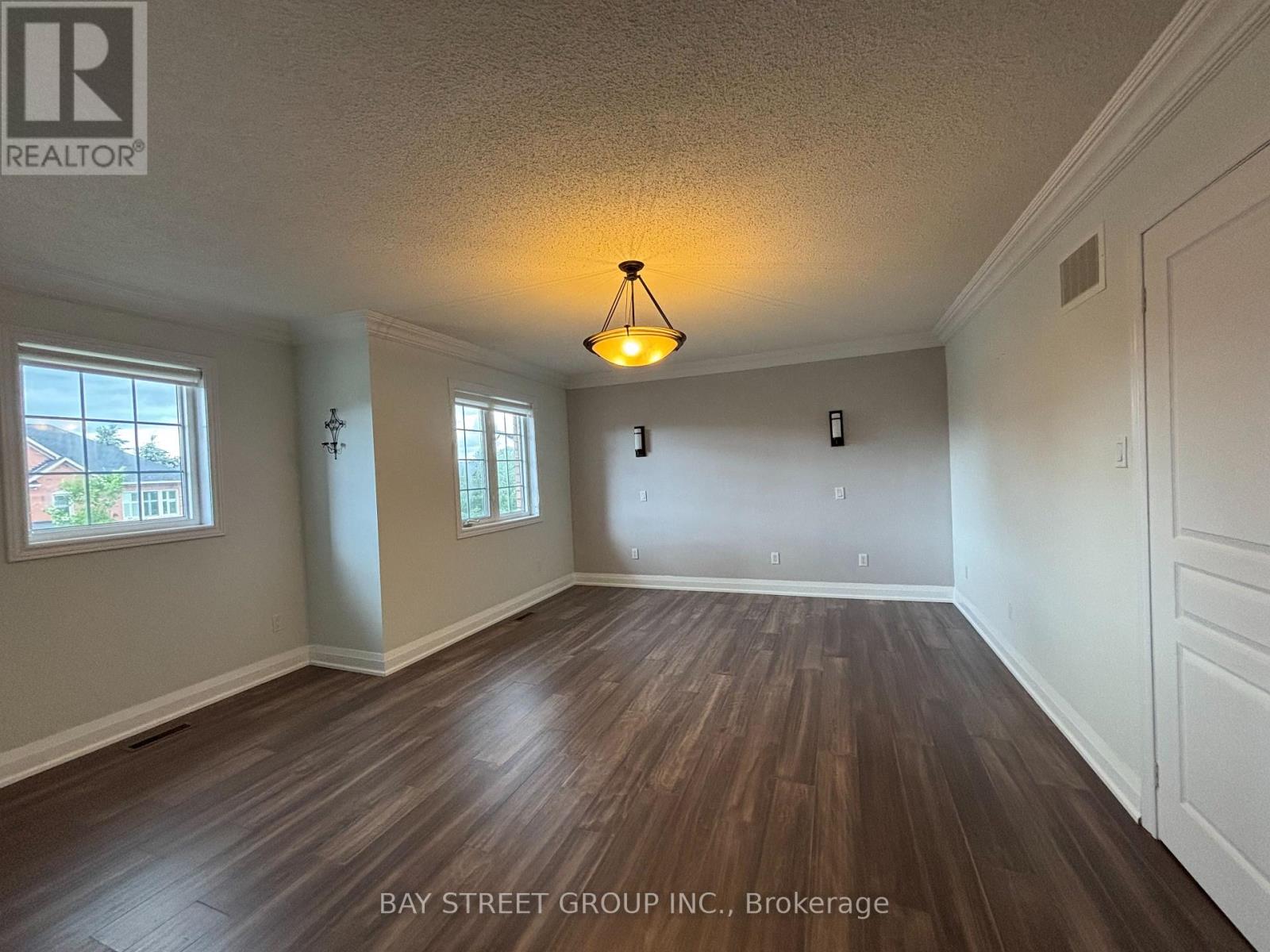 63 Grand Oak Drive, Richmond Hill, Ontario  L4E 4A2 - Photo 10 - N13464190