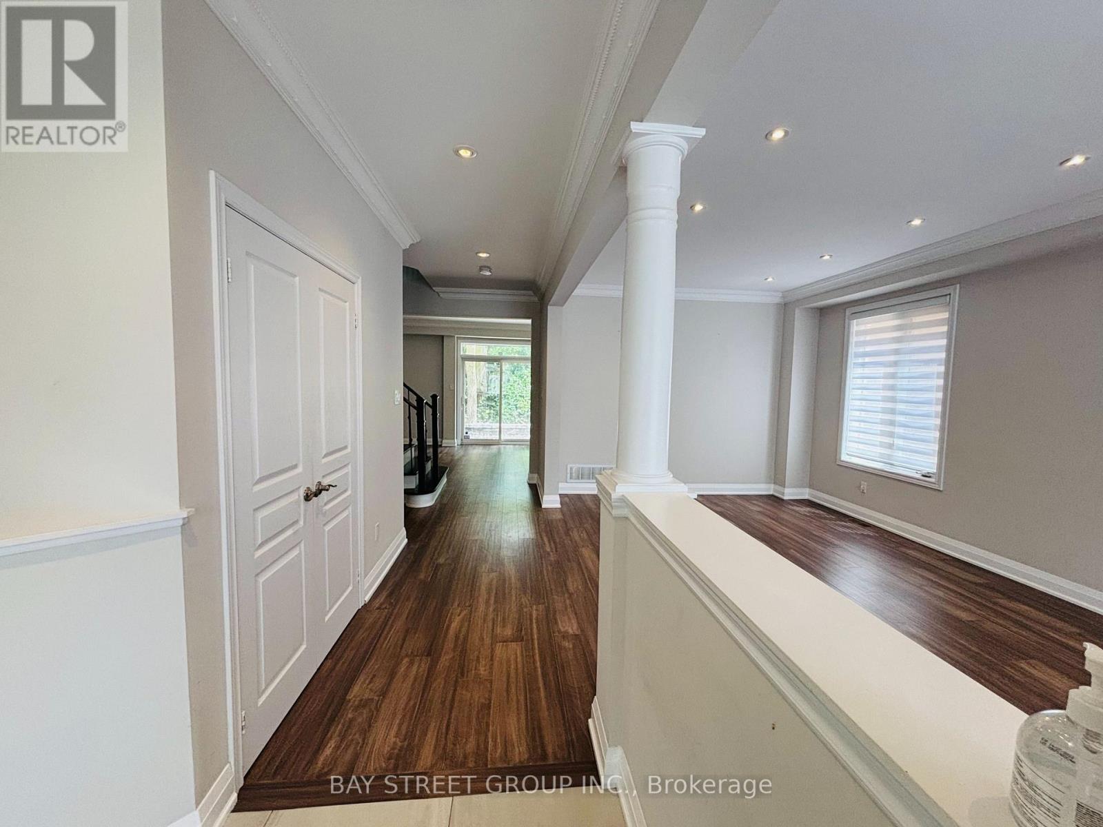 63 Grand Oak Drive, Richmond Hill, Ontario  L4E 4A2 - Photo 3 - N13464190