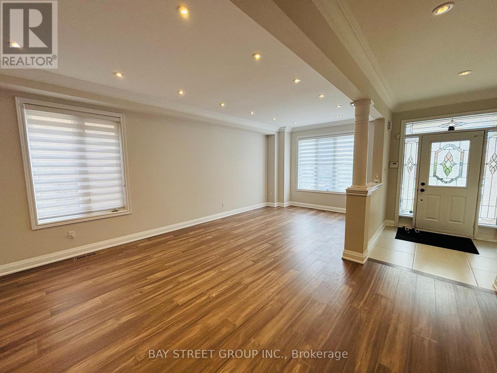 63 Grand Oak Drive, Richmond Hill, Ontario  L4E 4A2 - Photo 4 - N13464190