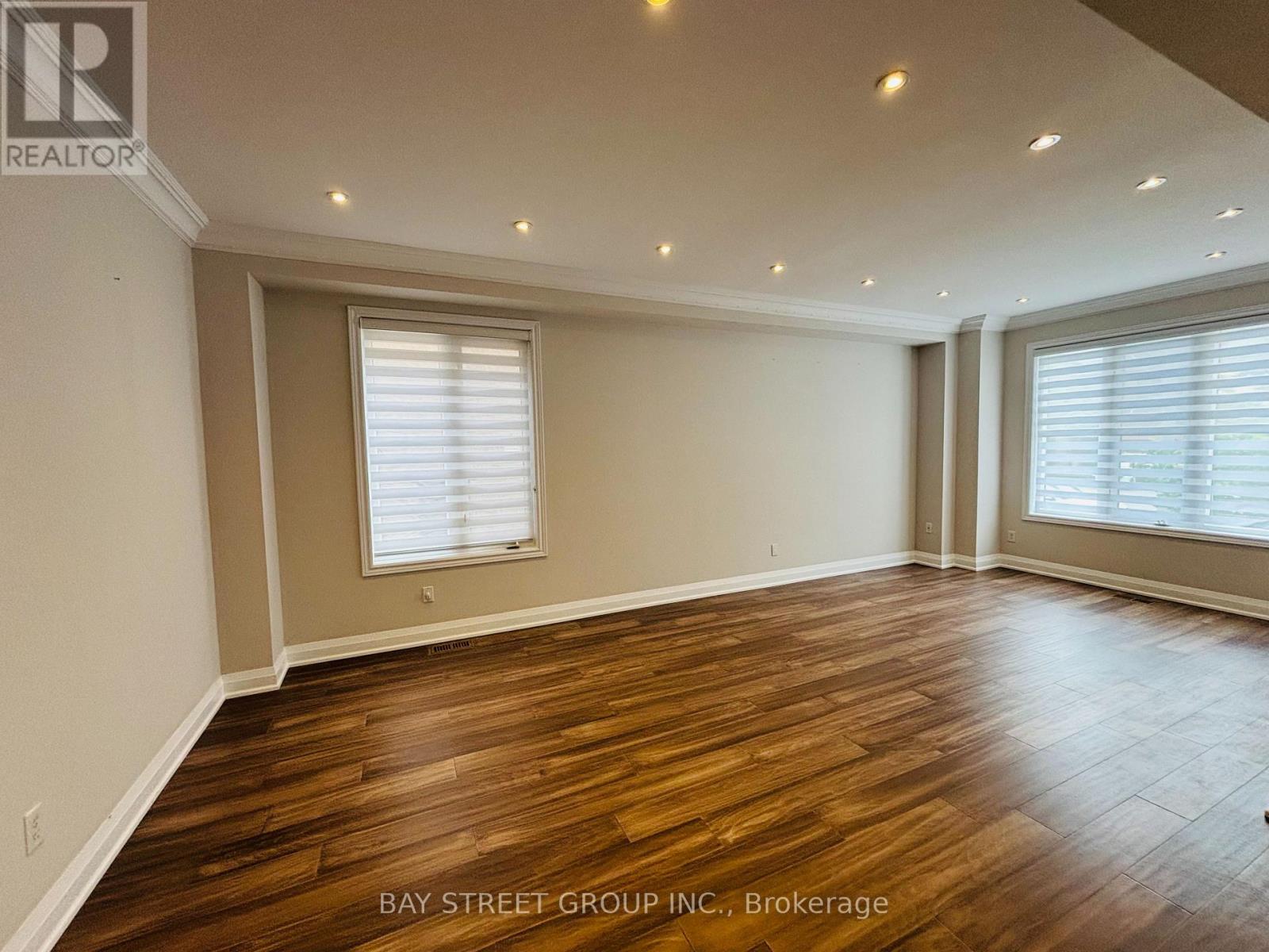 63 Grand Oak Drive, Richmond Hill, Ontario  L4E 4A2 - Photo 5 - N13464190