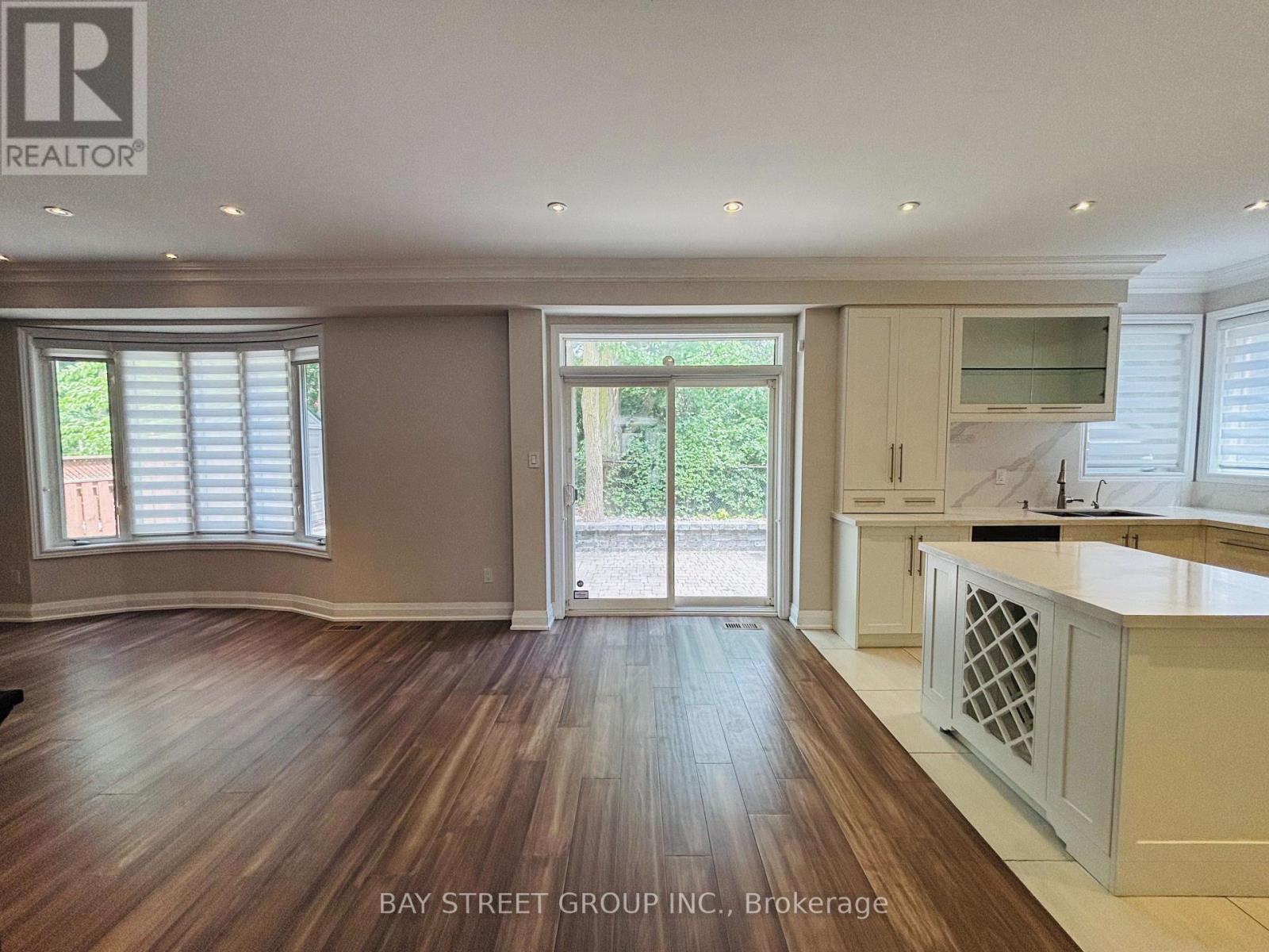 63 Grand Oak Drive, Richmond Hill, Ontario  L4E 4A2 - Photo 6 - N13464190
