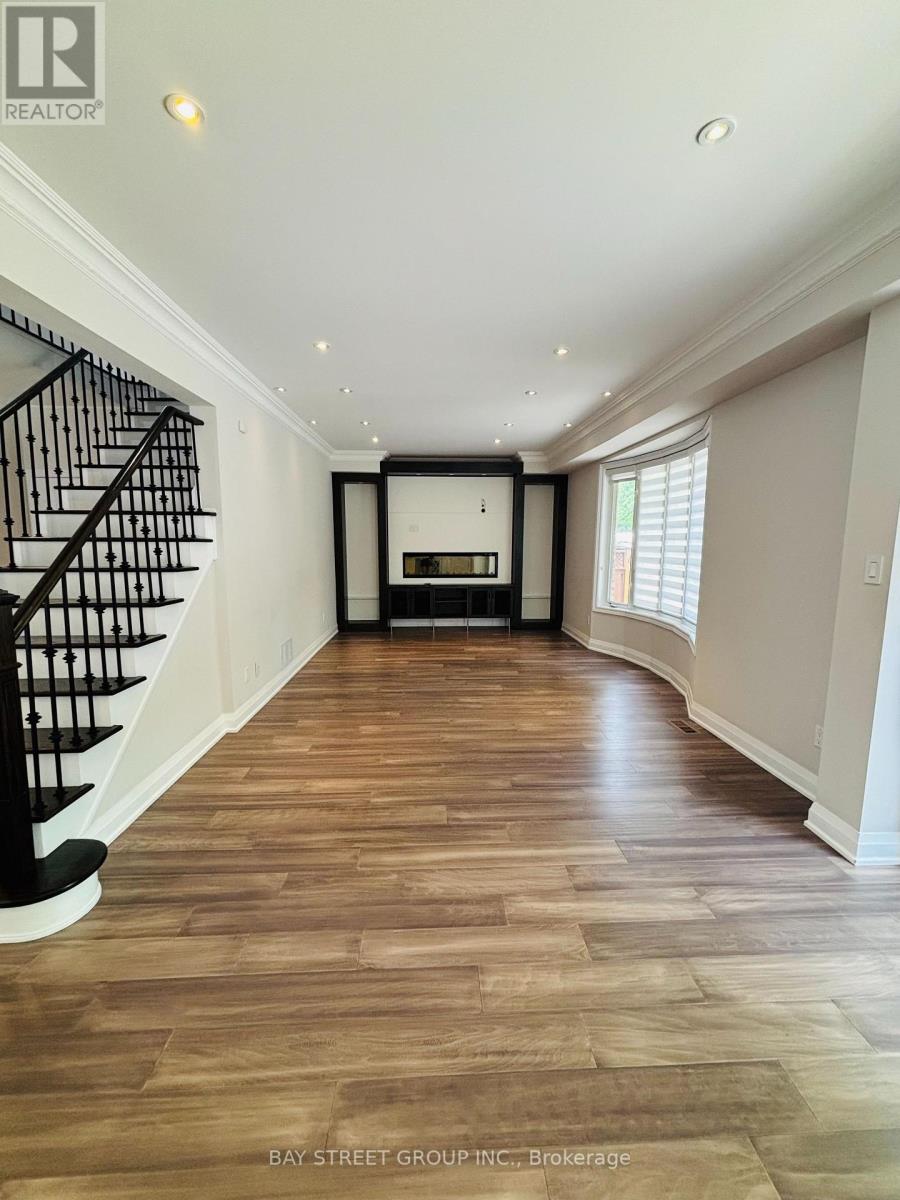 63 Grand Oak Drive, Richmond Hill, Ontario  L4E 4A2 - Photo 7 - N13464190