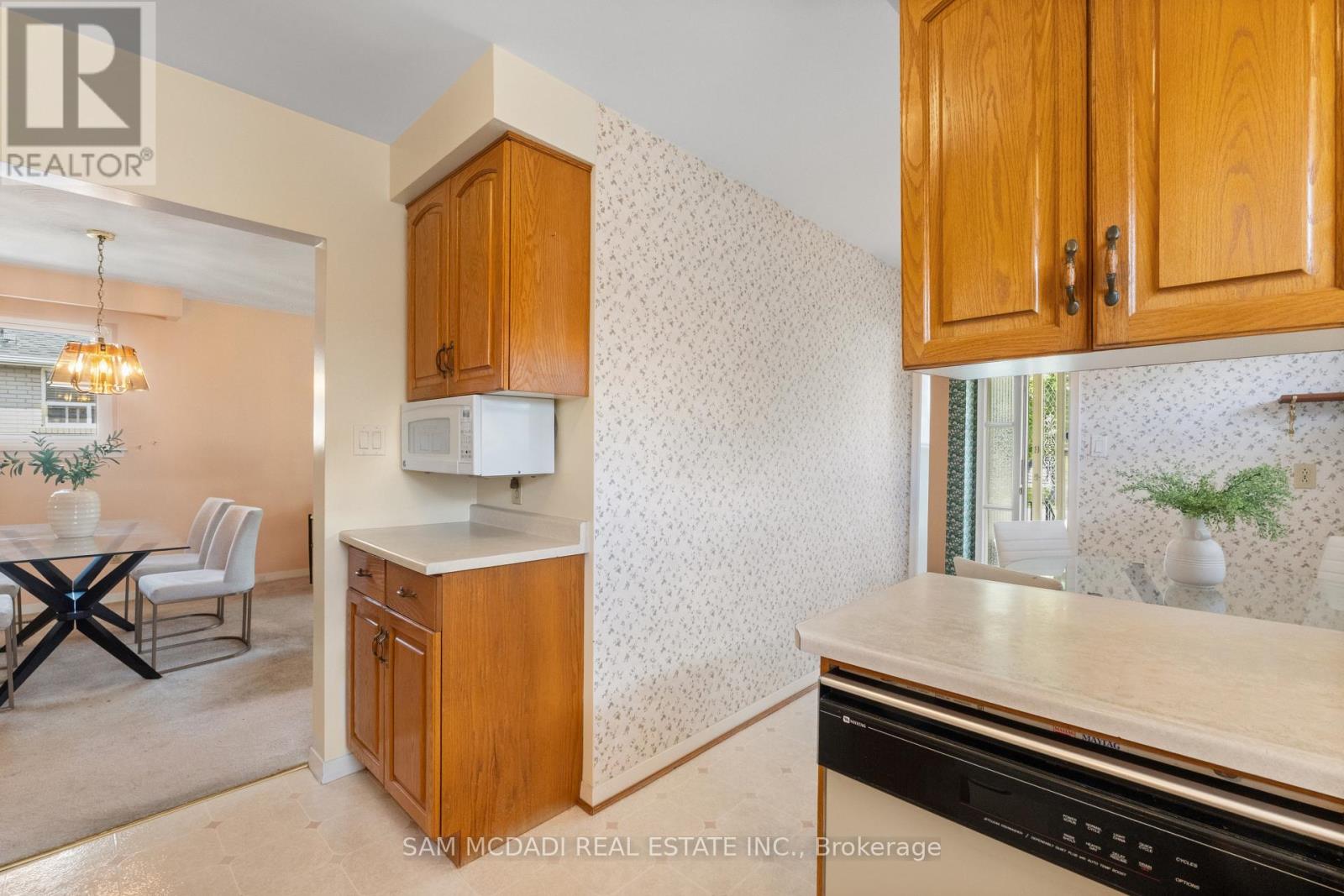 757 Netherton Crescent, Mississauga, Ontario  L4Y 2M5 - Photo 12 - W13464120
