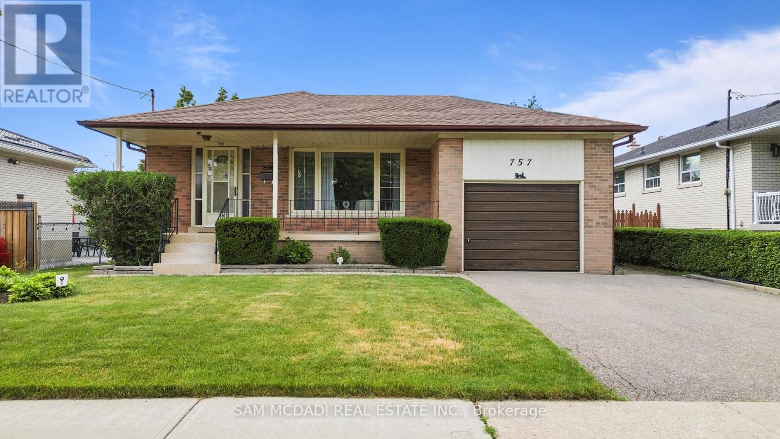 757 Netherton Crescent, Mississauga, Ontario  L4Y 2M5 - Photo 3 - W13464120