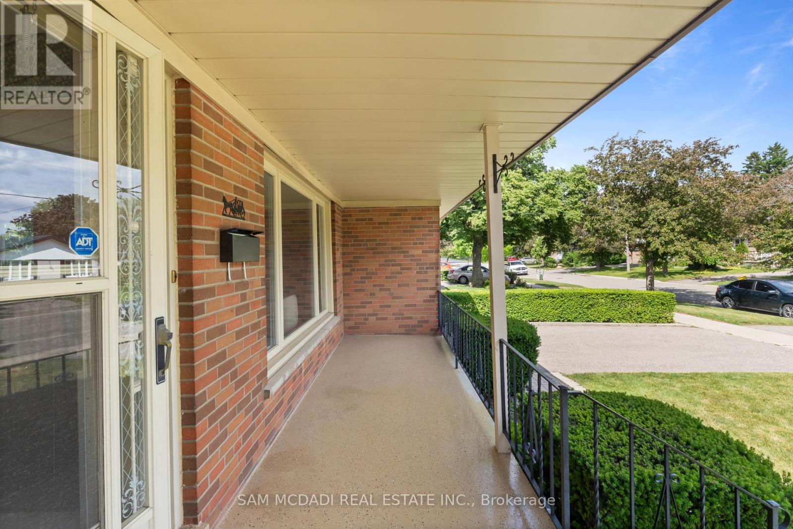 757 Netherton Crescent, Mississauga, Ontario  L4Y 2M5 - Photo 4 - W13464120