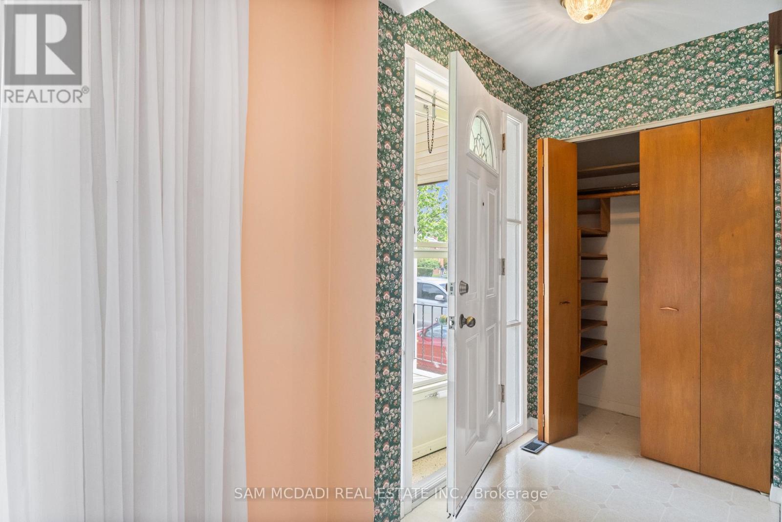 757 Netherton Crescent, Mississauga, Ontario  L4Y 2M5 - Photo 6 - W13464120